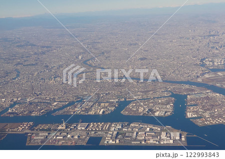 空から見た東扇島地区と川崎市中心部 空から見た東扇島地区と川崎市中心部 122993843