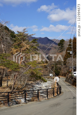山梨県南都留郡道志村の道志の湯周辺の風景 122994873