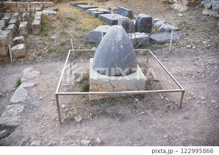 デルフィのギリシャ古代遺跡の景観 122995866