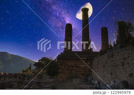 デルフィのギリシャ古代遺跡の景観 デルフィのギリシャ古代遺跡の景観 122995979
