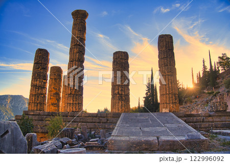 デルフィのギリシャ古代遺跡の景観 デルフィのギリシャ古代遺跡の景観 122996092