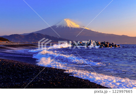 世界遺産　富士山　静岡県　三保の松原　海 122997665