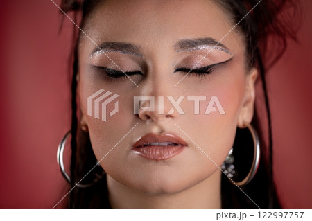Explore elegant makeup with glitter and bold eyeliner for stunning, eyecatching looks Explore elegant makeup with glitter and bold eyeliner for stunning, eyecatching looks 122997757