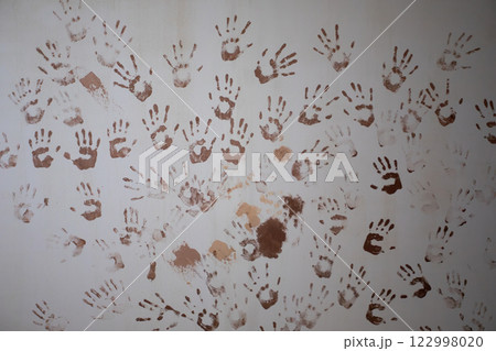 Ancient Handprints Found on a Cave Wall Reveal Insights into Early Human Life and Culture 122998020