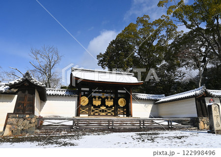 京都市の世界遺産醍醐寺 国宝三宝院唐門 京都市の世界遺産醍醐寺 国宝三宝院唐門 122998496