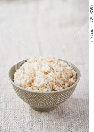 お茶碗によそったもち麦ご飯 – 健康志向のヘルシーフード お茶碗によそったもち麦ご飯 – 健康志向のヘルシーフード 122998593