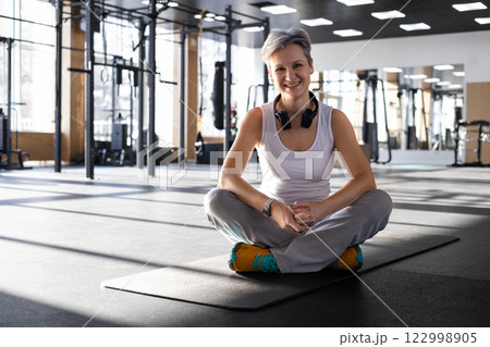 Athletic fitness An elderly gray-haired senior pensioner of age stretching body 122998905