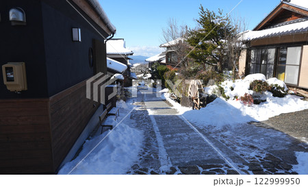 中山道 馬籠宿の雪景色 中山道 馬籠宿の雪景色 122999950
