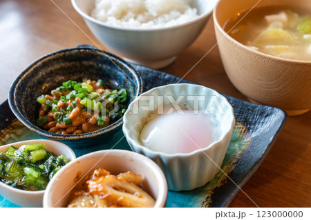 納豆と温泉卵付き和朝食セット 納豆と温泉卵付き和朝食セット 123000000