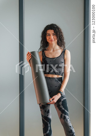 Woman in sportive clothes is in the studio 123000100