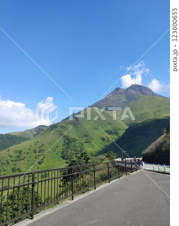 青空と由布岳 123000655