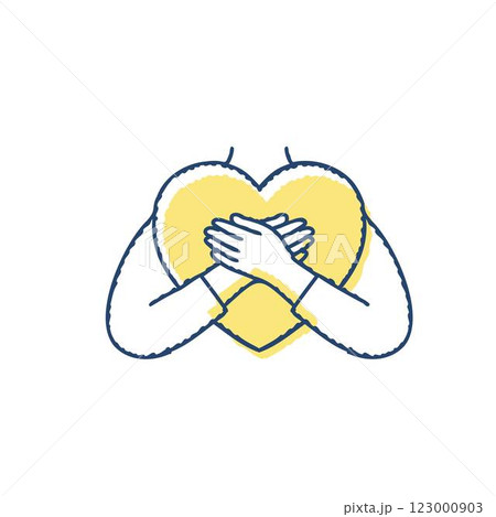 ハートを胸に抱えている両腕 123000903