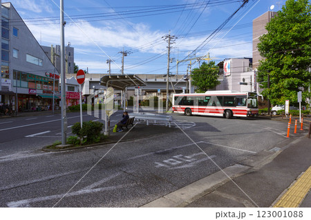 京王稲田堤駅バスロータリー 123001088