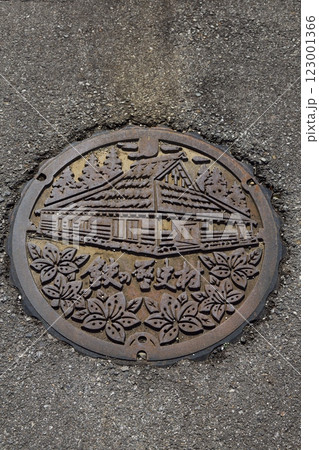 鉄の歴史村マンホール(雲南市吉田町) 鉄の歴史村マンホール(雲南市吉田町) 123001366