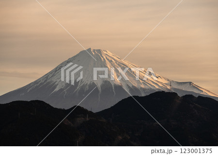 日の出を待つ富士山 日の出を待つ富士山 123001375