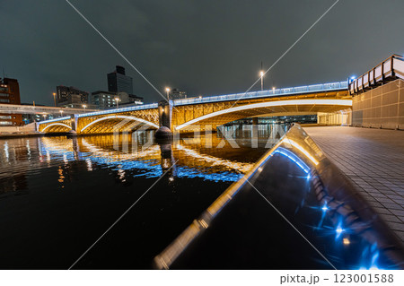 浅草 蔵前橋の夜景 隅田川 浅草 蔵前橋の夜景 隅田川 123001588