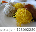 機内食で食べる中華料理のダンプリング 123002280