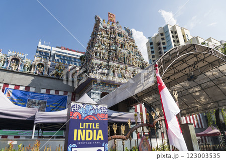 Building view of the Sri Veeramakaliamman Temple in Little India, Singapore, a shrine dedicated to the Hindu goddesses Kali and Parvati. 123003535