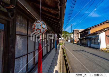 手まり街道・出雲街道旧美甘宿 　春の街道風景2　岡山県真庭市 123003806