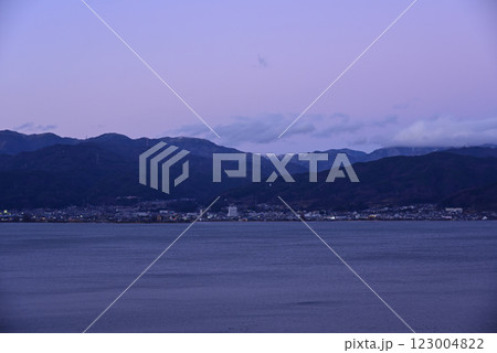 夕暮れの諏訪湖 夕暮れの諏訪湖 123004822