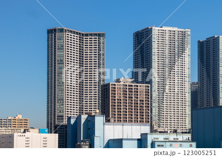 マリオット系のラグジュアリーホテル、メズム東京が入るウォーターズ竹芝から勝どき方面を見る 123005251