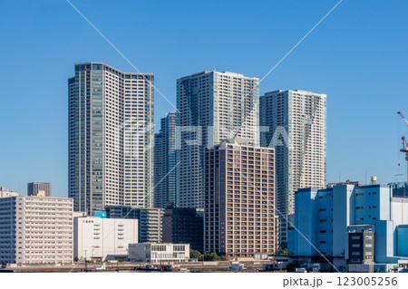 マリオット系のラグジュアリーホテル、メズム東京が入るウォーターズ竹芝から勝どき方面を見る マリオット系のラグジュアリーホテル、メズム東京が入るウォーターズ竹芝から勝どき方面を見る 123005256