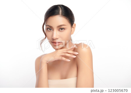 Beautiful young asian woman with clean fresh skin on white background, Face care, Facial treatment, Cosmetology, beauty and spa, Asian women portrait. 123005670
