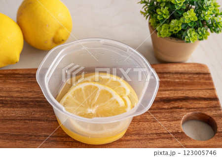 レモンのシロップ漬け 123005746