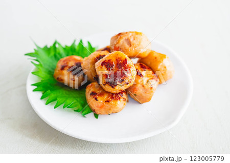 焼いた鶏軟骨つみれ 123005779