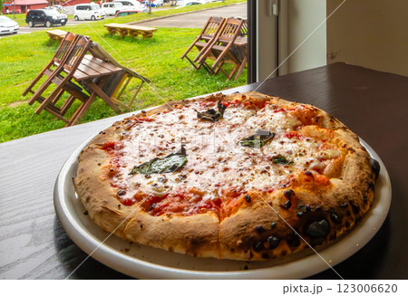 北海道ニセコ町にある高橋牧場のピザ、イタリア料理店MANDRIANO 北海道ニセコ町にある高橋牧場のピザ、イタリア料理店MANDRIANO 123006620