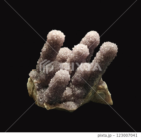 Detailed Close-Up View of Beautiful Quartz Amethyst Crystal Specimen on Dark Background 123007041