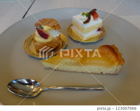 食後のデザート 食後のデザート 123007066