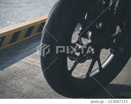 バイクのフロントタイヤ バイクのフロントタイヤ 123007115