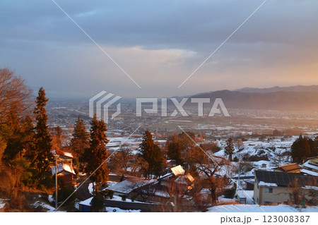 JR東日本、篠ノ井線の長野駅から聖高原駅までの早朝風景(2022年12月) JR東日本、篠ノ井線の長野駅から聖高原駅までの早朝風景(2022年12月) 123008387