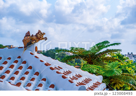 【#沖縄】屋根の上のシーサー 123008493