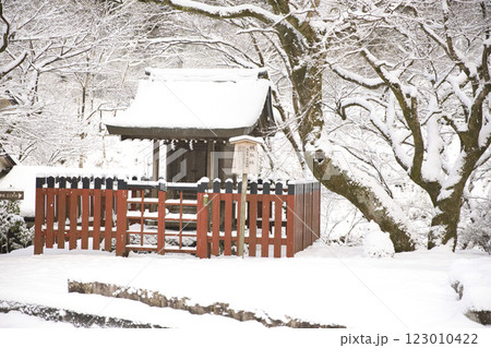 厳冬の梶取社の雪景色1 123010422