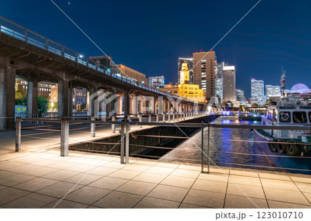 みなとみらいの夜景 123010710
