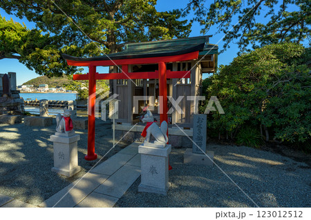 海を望む稲荷神社、湘南エリア葉山のパワースポット 123012512