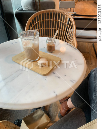 Ugc flat lay in cafe: latte and macaron on marble table Ugc flat lay in cafe: latte and macaron on marble table 123013188