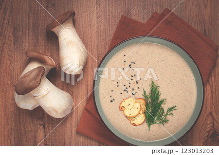 mushroom cream soup, with dill and bruschetta, mushroom eringi, 123013203
