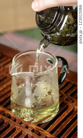 Discover the Refreshing Green Tea Brewing Process which can be elegantly done in a Glass Teapot 123015066