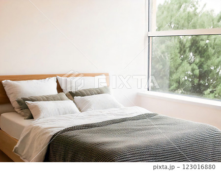 朝日が差し込むベッドルームの風景 朝日が差し込むベッドルームの風景 123016880