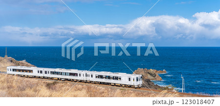 「青森県」種差海岸を走る東北エモーション「レストラン鉄道」・八戸市 123018407