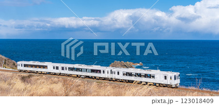 「青森県」種差海岸を走る東北エモーション「レストラン鉄道」・八戸市 123018409