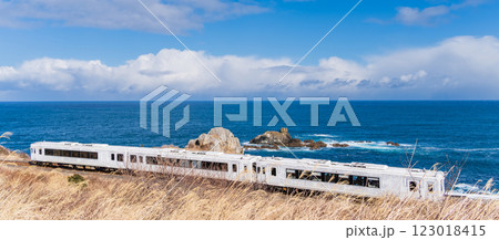 「青森県」種差海岸を走る東北エモーション「レストラン鉄道」・八戸市 123018415