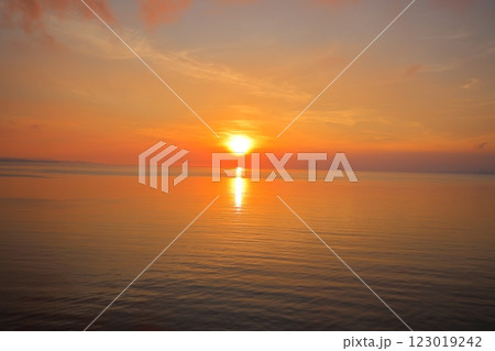 海岸線の夕日 海岸線の夕日 123019242