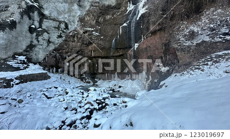 凍った川 123019697
