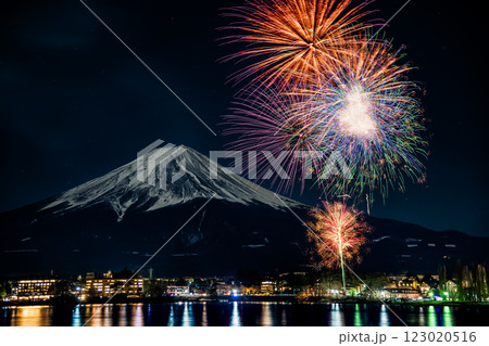 富士山と花火 ~河口湖冬花火~ 富士山と花火 ~河口湖冬花火~ 123020516