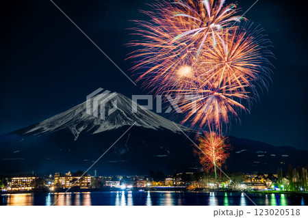 富士山と花火 ~河口湖冬花火~ 富士山と花火 ~河口湖冬花火~ 123020518