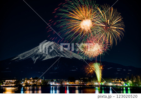富士山と花火　～河口湖冬花火～ 123020520
